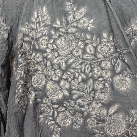 Savanna Jane Embroidered Long Sleeve Top Size Small - Picture 4 of 4
